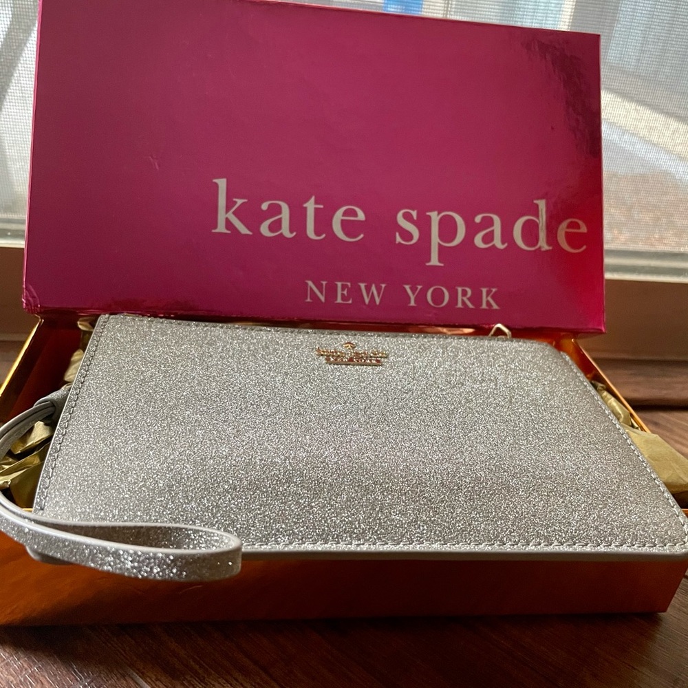 😍 NWOT Kate Spade Burgess Court Lacey wristlet😍